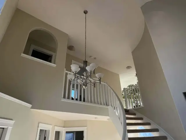 Bright Calgary home interior professionally painted by Dynamic Painting