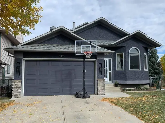 Finished charcoal grey Calgary stucco home after professional repair and painting
