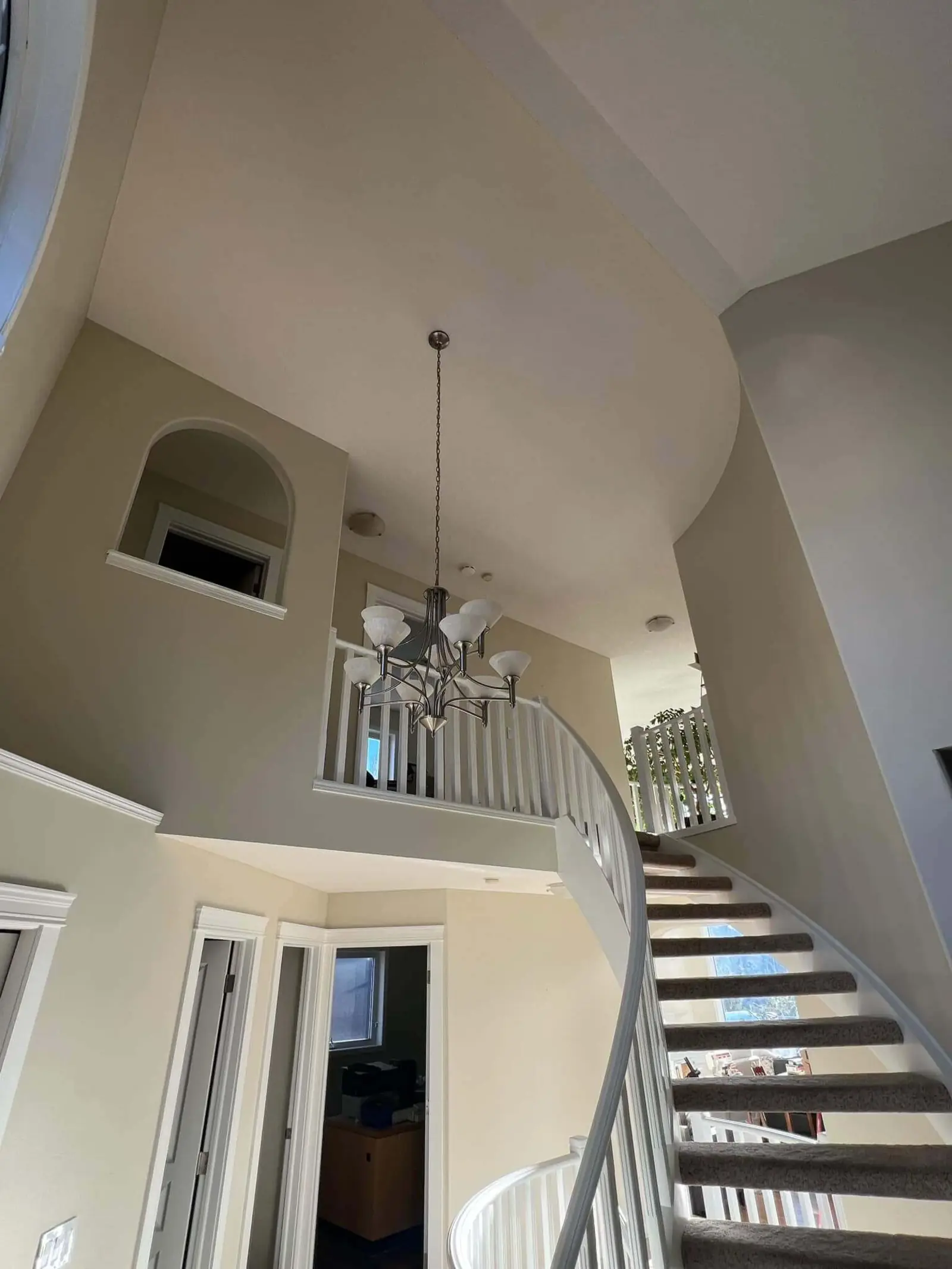 Bright Calgary home interior professionally painted by Dynamic Painting